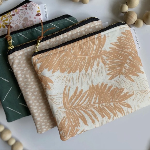 Nectarine Palm Zipper Pouch, Medium - Picture 2 of 3